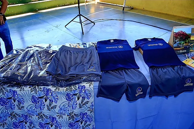 Câmara de Corumbá discute adequação de uniformes da rede pública de ensino