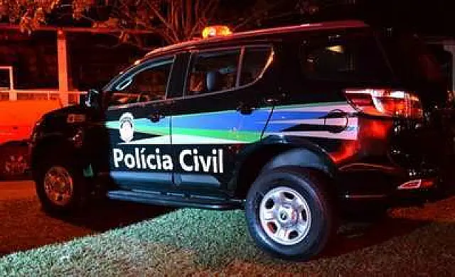 Homem ataca avô, tia e prima e depois se esfaqueia em Anastácio