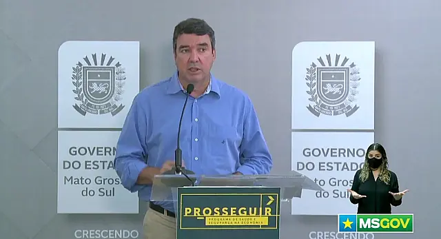 Eduardo Riedel atualiza os mapas de risco e comenta sobre desobrigar uso de máscaras