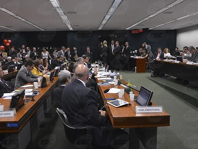 Processo da Comissão do Impeachment pode parar no STF