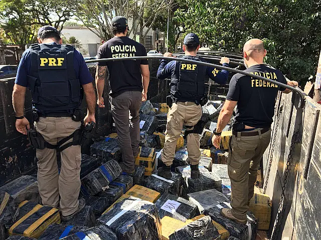 PF e PRF apreendem carregamento com 5 toneladas de maconha