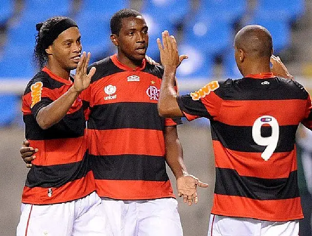 Em crise e com Ronaldinho na berlinda, Fla faz clássico com Vasco