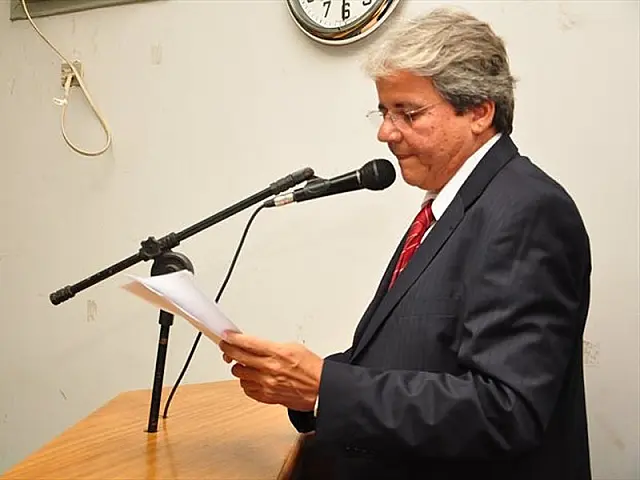 Paulo Reis apresenta pedido de conclusão de asfalto que liga Camisão com a BR-262