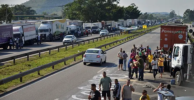 Apesar de mobilização nacional, caminhoneiros não aderem à greve em MS