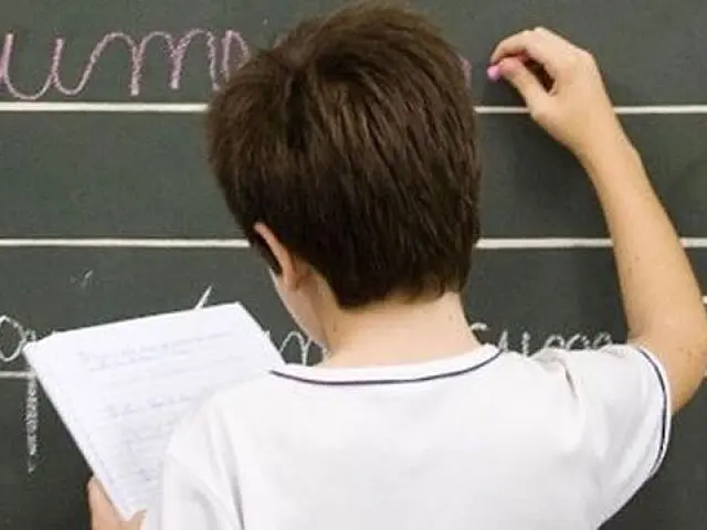 No Brasil, 8,5 milhões de alunos estão atrasados duas séries na escola