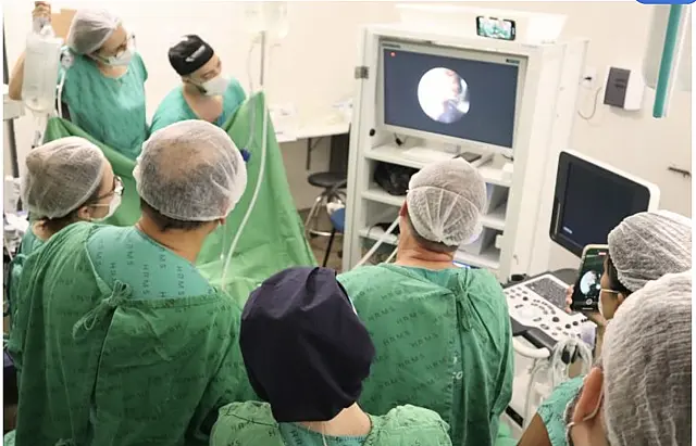 HRMS realiza primeira cirurgia de bebê ainda na barriga da mãe