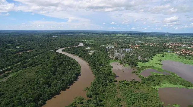 Rio Miranda sobe em média 3 centímetros por hora e deixa cidade em alerta