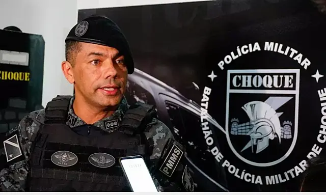 Polícia procura casal envolvido em roubo a bombeiro