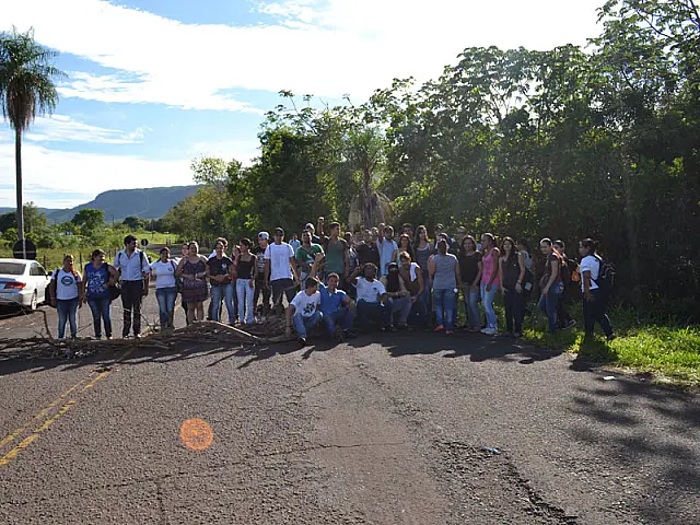 Por repasse para o transporte, acadêmicos da UEMS promovem manifestação