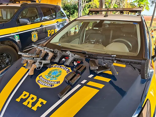 Mineiro é preso com arsenal escondido no motor do carro em Nova Andradina
