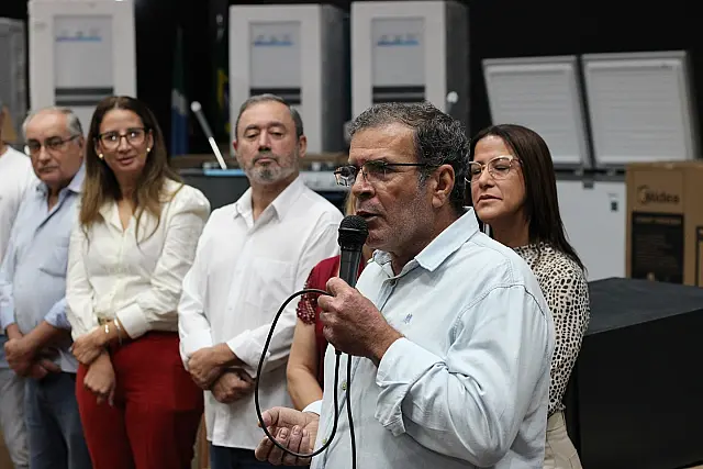 Prefeitura de Anastácio entrega equipamentos permanentes para escolas municipais