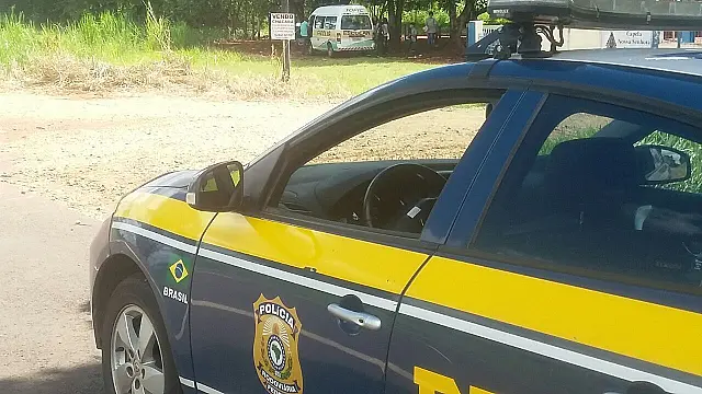 Van que levava estudantes não tinha lanternas, cronotacógrafo e certificado, diz PRF