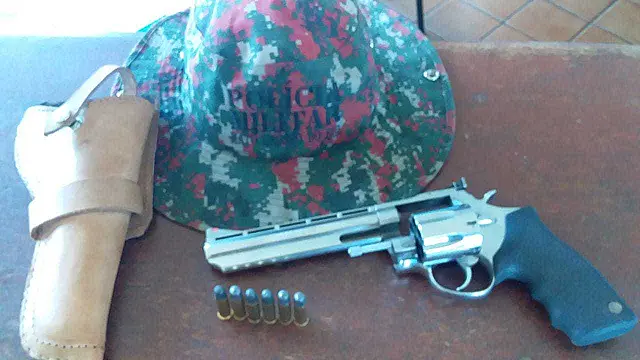 Homem é preso com revólver e munições na BR-262, em Anastácio