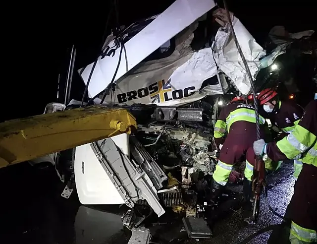 Colisão entre três veículos mata caminhoneiro na BR-163