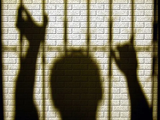 Jovem é preso por ouvir som alto e perturbar vizinhos