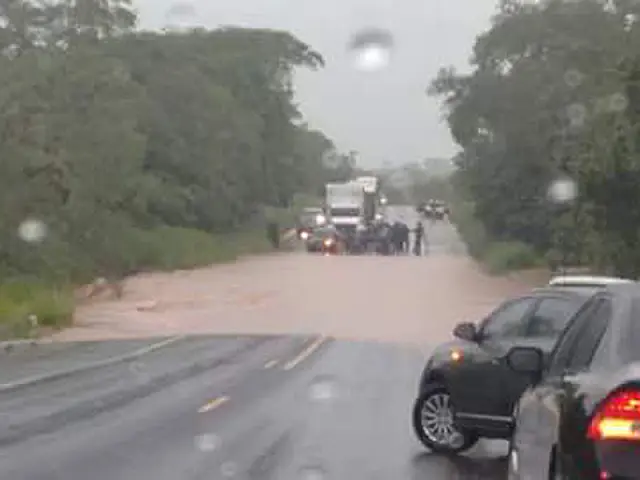 Rio transborda e interdita rodovia que liga Aquidauana a Campo Grande