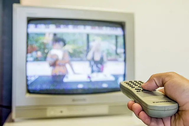 Procon alerta consumidores sobre desligamento de sinal analógico das TVs
