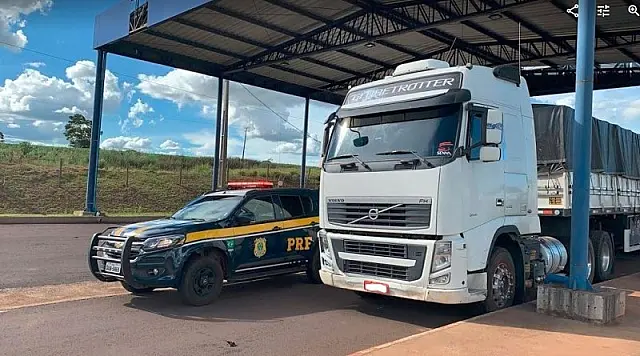 PRF recupera cavalo trator e reboque roubados