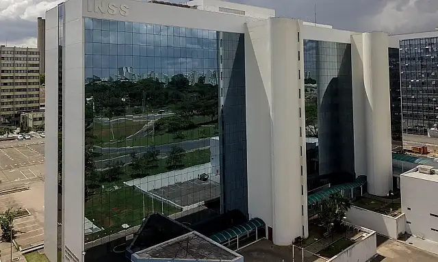 Governo antecipa 13º de aposentados do INSS para abril e maio