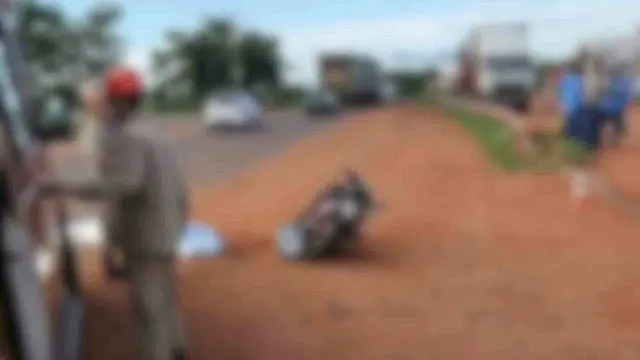 Motociclista de 63 anos morre atropelado por carreta