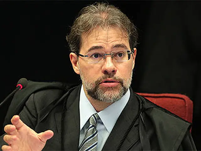 Dias Toffoli assume hoje a presidência do TSE