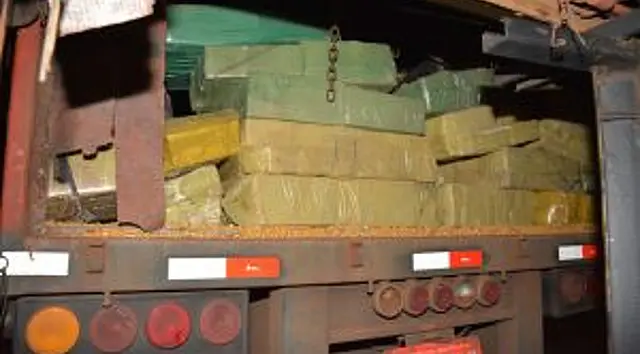 PM apreende carreta com 3,9 toneladas de maconha que seria levada para SP