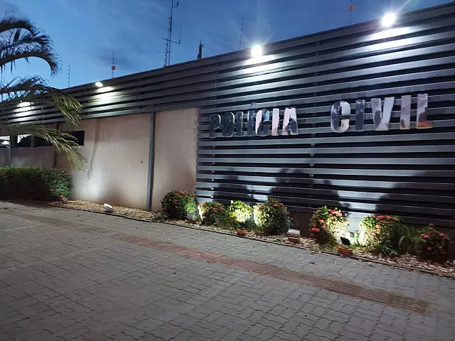 Populares acionam PM ao flagrarem mulher sendo espancada dentro de carro
