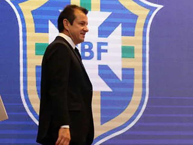 Dunga chama Robinho e deixa Oscar fora da disputa da Copa América