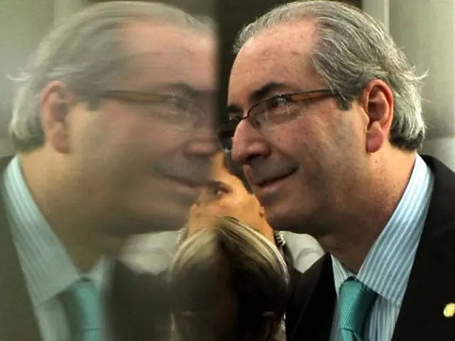 Cunha revoga decisão sobre rito de impeachment