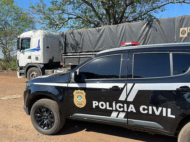 Motorista de caminhão sequestrado e PM apreende veículo com bandido em MS