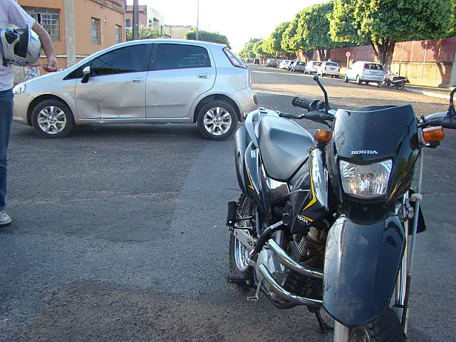 Acidente deixa motociclista ferido no Bairro Alto
