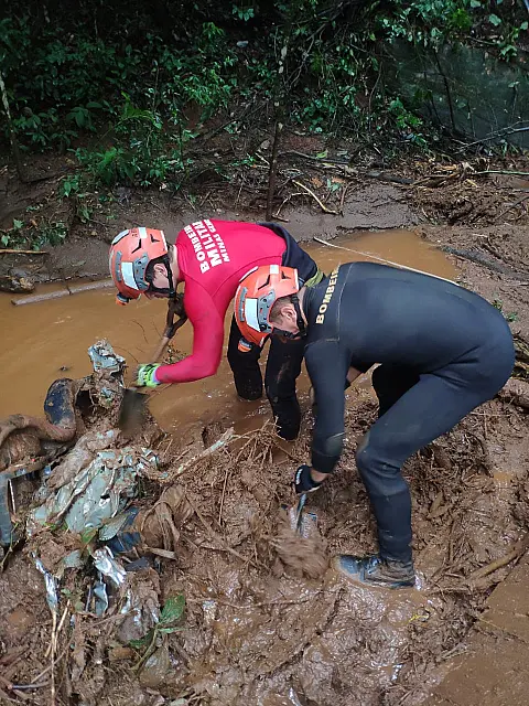 Corpo de Bombeiros segue em busca de corpos de vítimas de tragédia em Minas Gerais