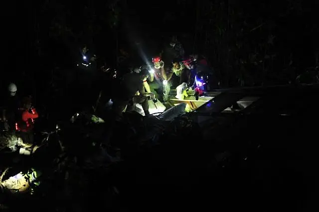 Ônibus cai de ribanceira e provoca a morte de 55 pessoas