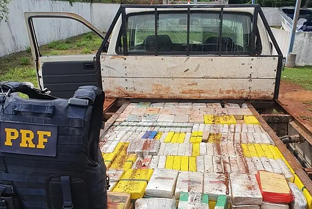PRF prende homem com caminhonete carregada de droga