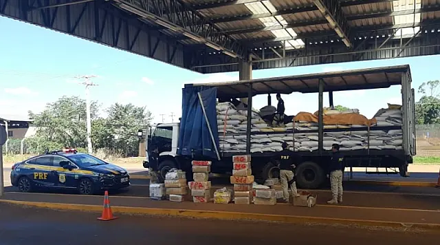 PRF apreende 3,7 toneladas de maconha e skunk em Sidrolândia e prende 2 homens