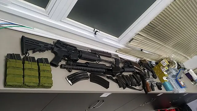 Polícia apreende arsenal em casa de autor de violência doméstica