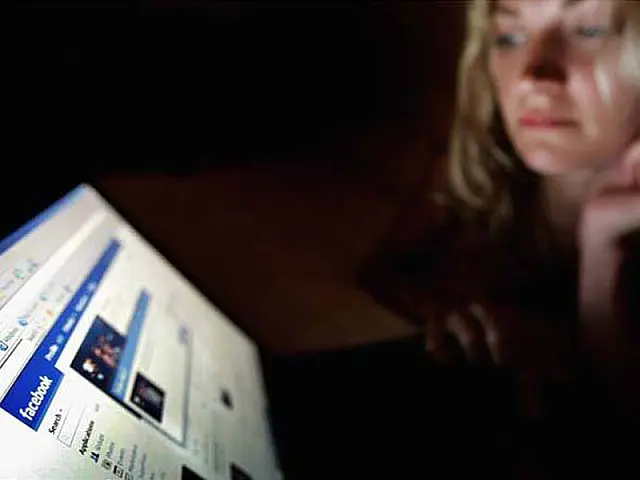 Mulheres se vingam de amigas com fotos desfavoráveis no Facebook
