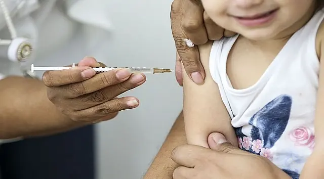 Crianças, professores, gestantes, adultos e pessoas com deficiência já podem ser vacinados