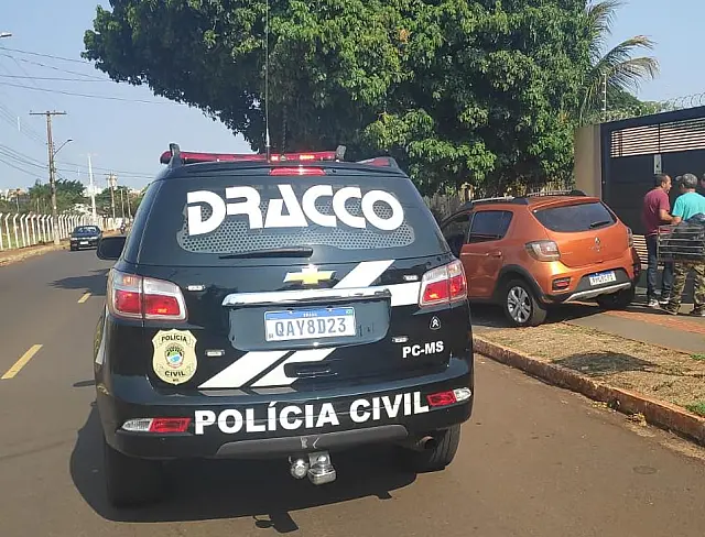 Três são presos em flagrante tentando invadir residência
