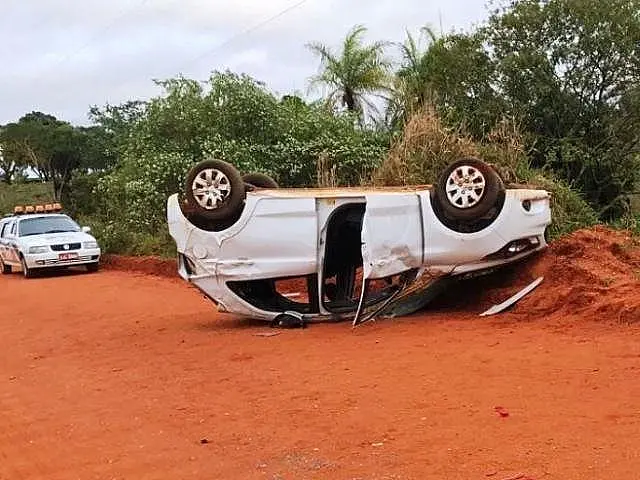 Jovem morre e outras quatro pessoas ficam feridas em capotamento