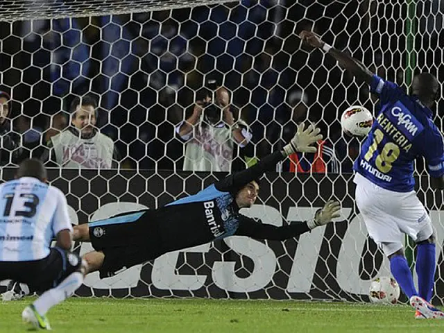 Grêmio perde para o Millonarios e está fora da Copa Sul-Americana