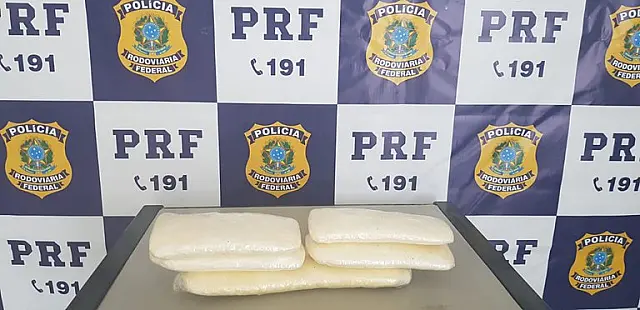 Boliviano é detido com cocaína presa ao corpo