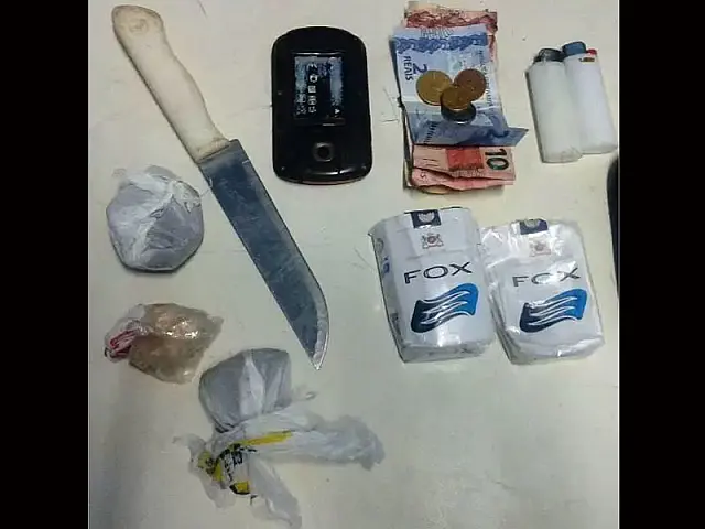 Denunciado por violência doméstica, jovem acaba preso por tráfico de drogas