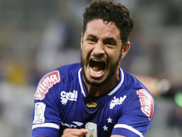 Cruzeiro se supera, bate Universitario e garante vaga nas oitavas de final da Libertadores