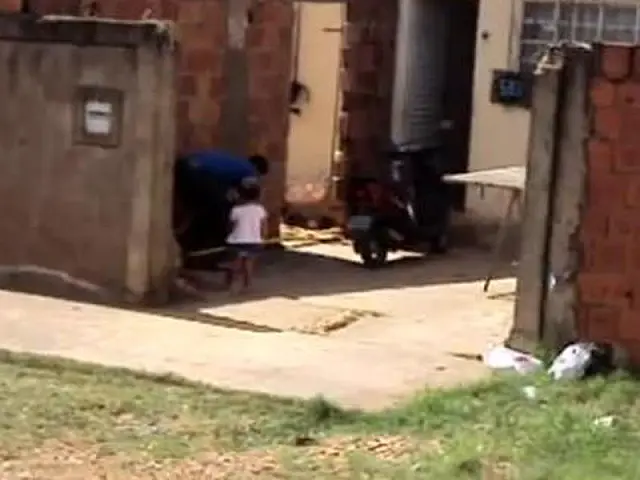 Vídeo mostra criança sendo agredida pelo pai; imagens fortes