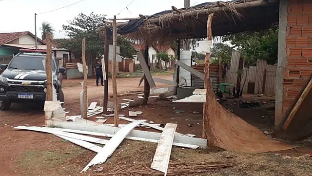 Moradores incendeiam bar de homem suspeito de homicídio