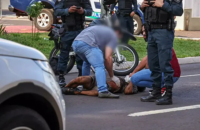 Homem que caiu em meio a Afonso Pena com fratura exposta morre