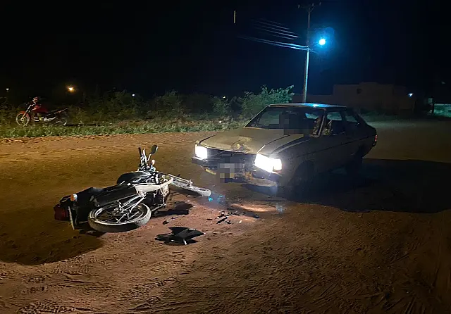 Colisão frontal entre carro e moto deixa homem ferido em Anastácio