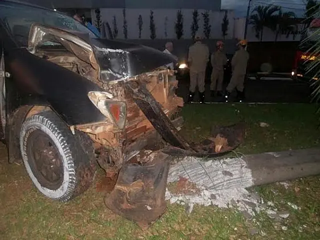 Jovem Aquidauanense arranca poste na Capital em acidente