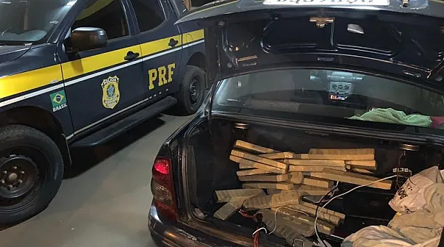 PRF apreende 27 kg de maconha em Eldorado